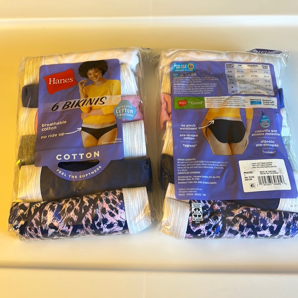 2 pack( 12) Women’s Size 7 Tagless bikinis Underwear